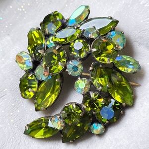 Vintage Signed Regency Green Flower Spray Layered Brooch Has Uranium Glass